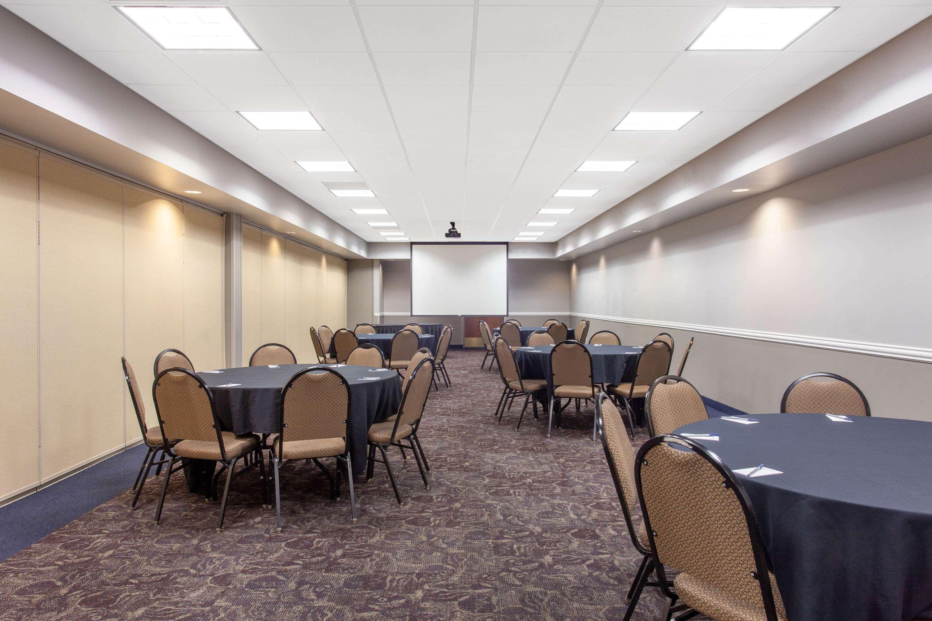 Americinn By Wyndham Mankato Event Center Near Msu Exterior photo